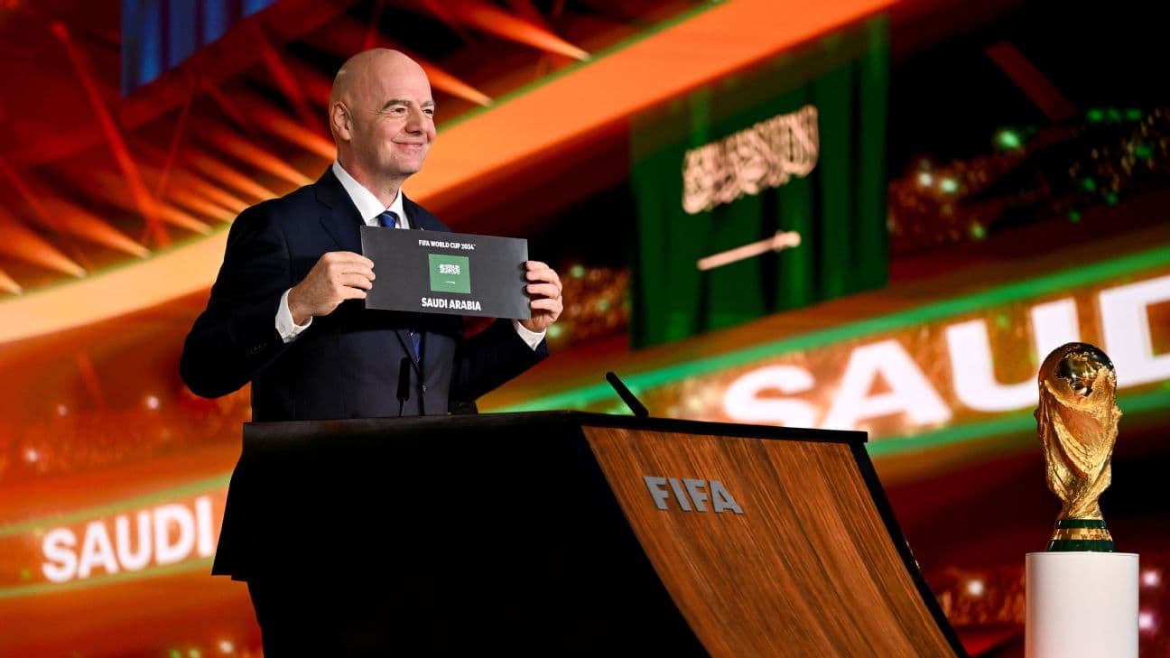 Infantino awards Saudi WC bid 241211 [1296x729]