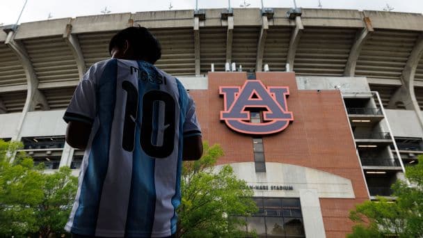 Messi fan Auburn [608x342]