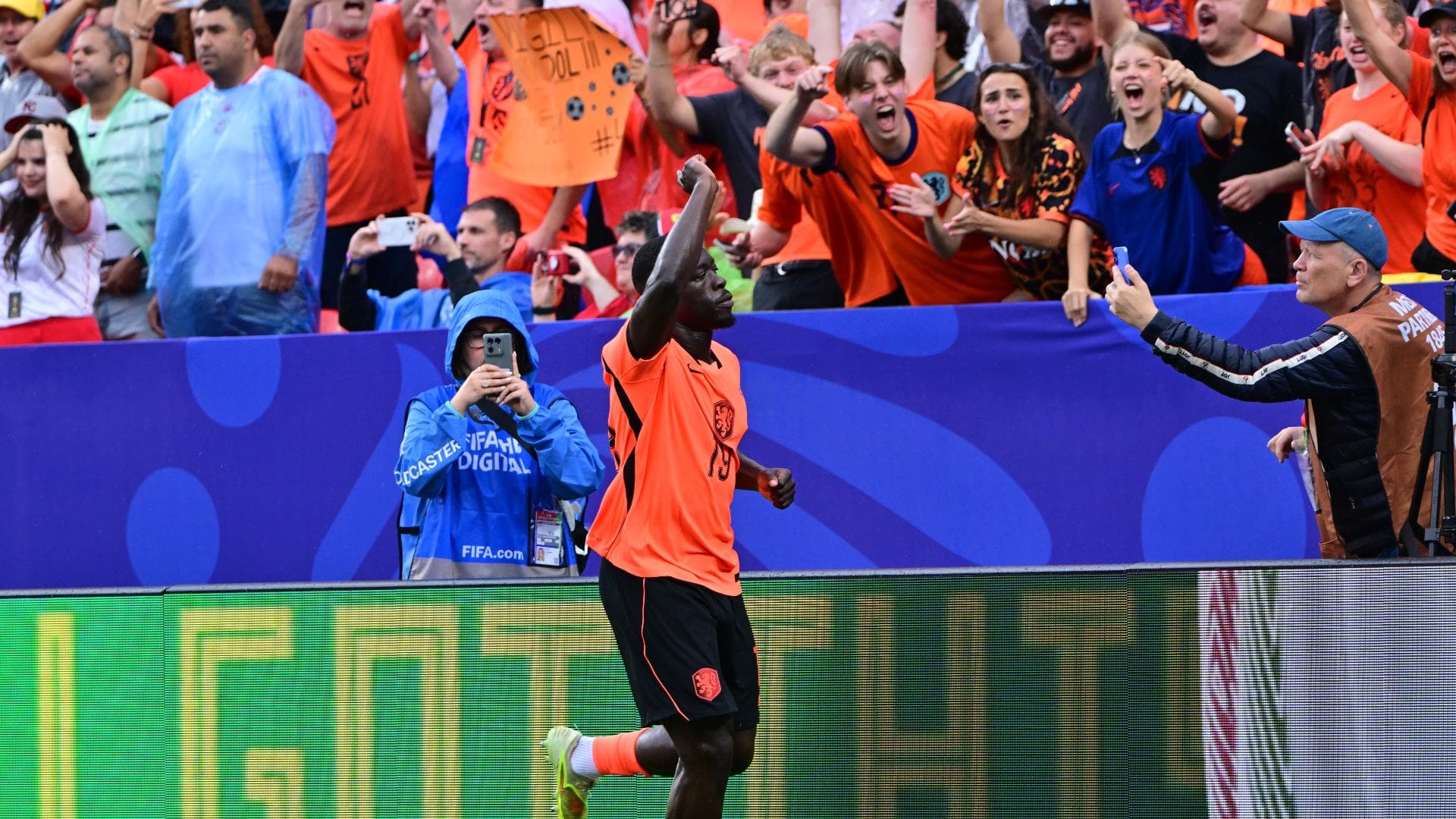 Lizzy Becherano reports on the Netherlands defeating Tunisia, setting up a matchup with Morocco in the round of 32.