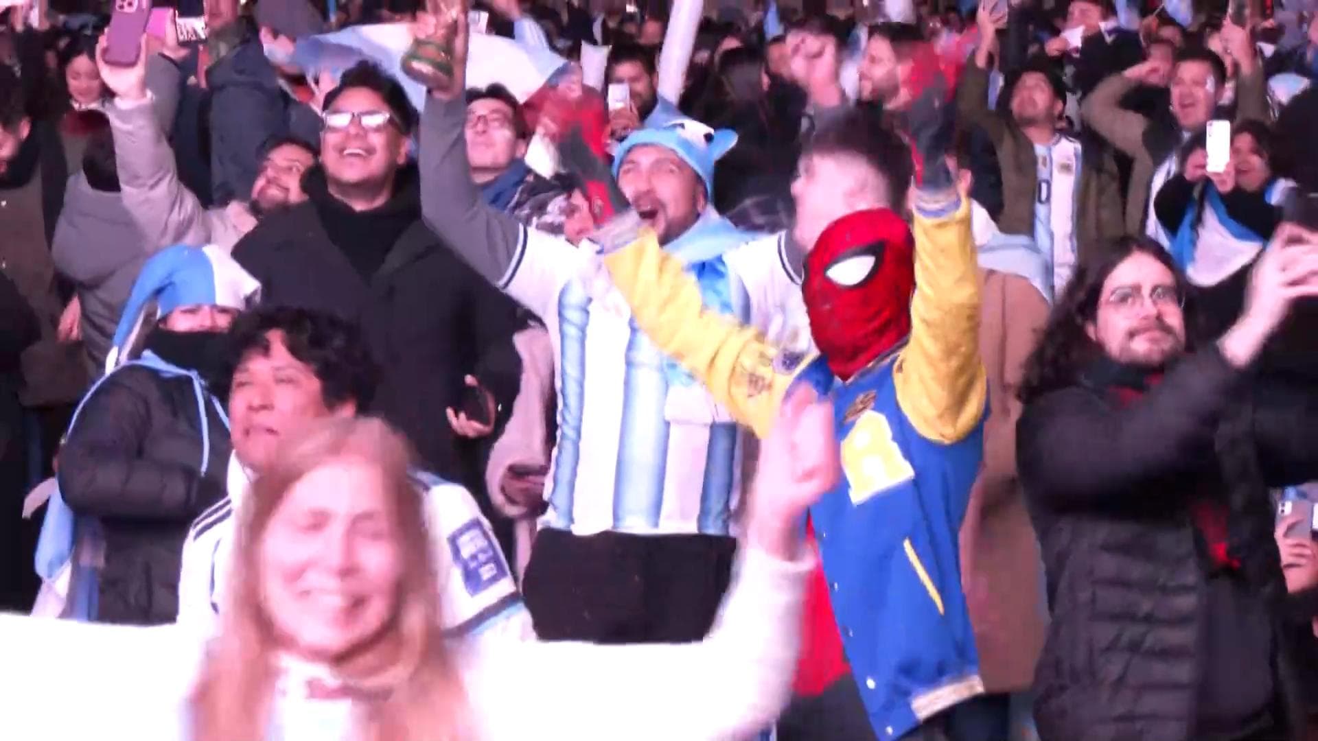 Buenos Aires goes wild for Messi's opening goal vs. Cape Verde