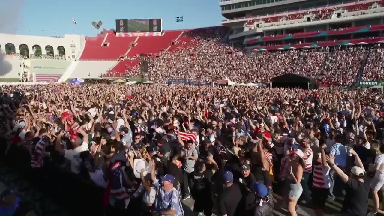 Fans go wild at the LA Memorial Coliseum as USMNT scores again
